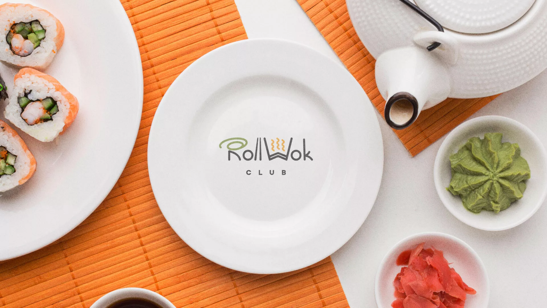 Разработка логотипа и фирменного стиля суши-бара «Roll Wok Club» в Краснотурьинске